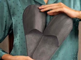 Тапочки из спанбонда с пенополиэтиленом слоем. Белые.&nbsp;Универсальный размер 37-42
