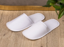 Тапочки из плотного хлопка и махры с пенополиэтиленом слоем, подошва EVA 3 мм. Белые. Закрытый мы...